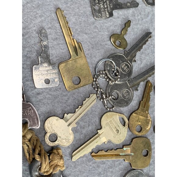 Vintage 32 Key Collection for Crafts & Decor - Picture 8 of 13